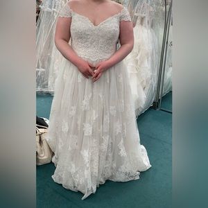 Oleg Cassini Wedding Dress